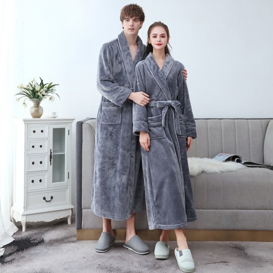 Thick, fleece-lined flannel couple's bathrobe for men, long, large-size coral fleece robe for women, winter pajamas.