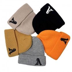 Cross-border letter-embroidered hat, a thick, warm pullover beanie for men and women in autumn and winter, a new style windproof beanie.