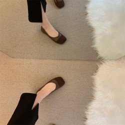 Flat-soled, closed-toe, soft-soled women's sandals, 2024 French-style outdoor sandals, super popular evening-inspired niche shoes.