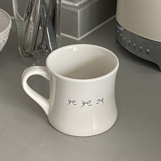 Vintage seaside shell and conch ceramic mug, niche INS slim waist simple coffee cup gift.