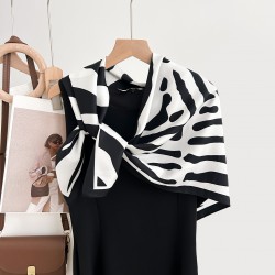 British-style classic retro simple striped print silk scarves 90s square scarves for women high-end stylish and trendy decorative square scarves.