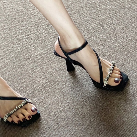 French square-toed, bow-knot, block-heeled, closed-toe sandals for women, 2025 summer pumps. French square-toed, bow-knot, block-heeled, closed-toe sandals for women, 2025 summer pumps.