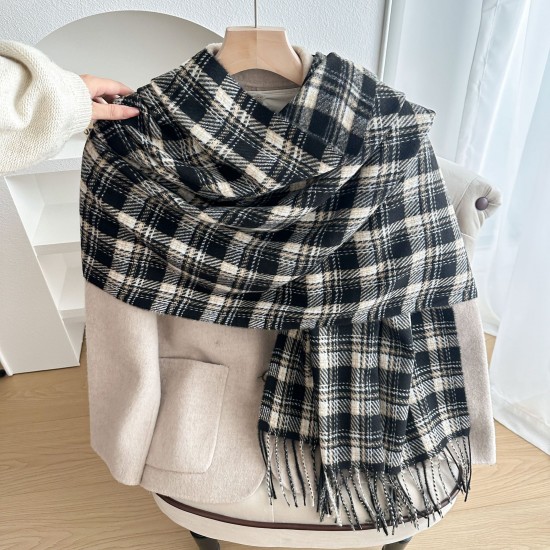 2025 new Korean-style, gentle, versatile winter scarf for women, plaid tassel thickened neckerchief for girlfriends.