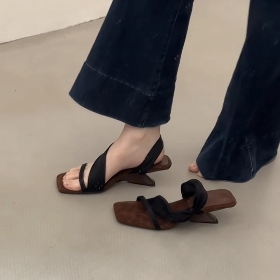French apricot pointed high heels, closed-toe sandals, fairy-like, 2025 Spring/Summer elegant, ladylike black slippers. French apricot pointed high heels, closed-toe sandals, fairy-like, 2025 Spring/Summer elegant, ladylike black slippers.