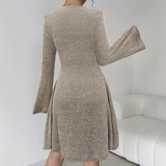 Slightly flared long-sleeved knit dress for women, 2025 autumn and winter French high-end V-neck, waisted A-line short skirt.