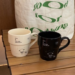 Niche creative cartoon astronaut puppy mug, stylish black and white couple water cup and coffee cup gift.
