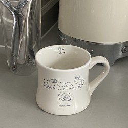 Vintage seaside shell and conch ceramic mug, niche INS slim waist simple coffee cup gift.