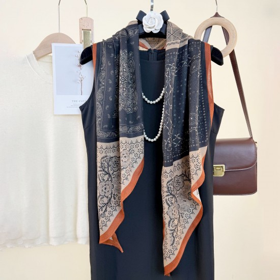Ethnic retro and niche print, elegant thin silk scarf for women, luxurious Korean-style spring and summer fashionable long oblique scarf.