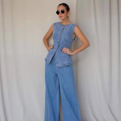 2025 fashionable washed sleeveless vest and trousers set, high-waisted, slimming, wide-leg denim trousers for women.