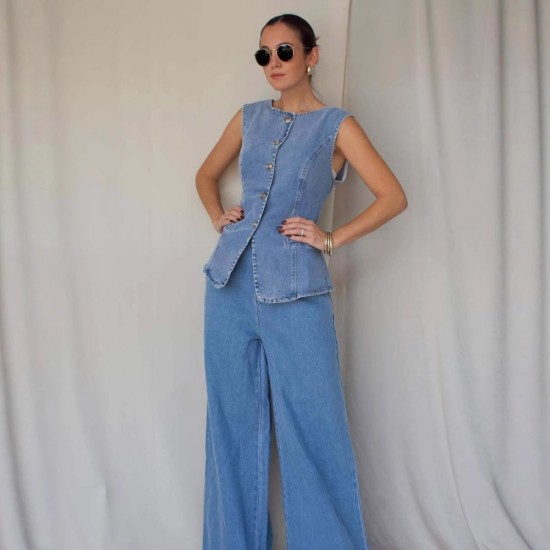 2025 fashionable washed sleeveless vest and trousers set, high-waisted, slimming, wide-leg denim trousers for women.