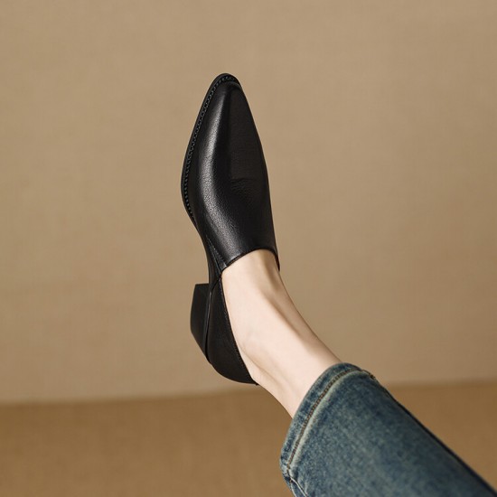 Vintage wedge-heel flip-flops, fashionable, elegant, open-toe, high-end sandals for summer outdoor wear.