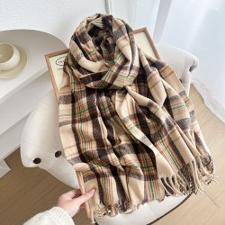 Cross-border lazy-style Korean-style fashionable British plaid brown scarves for women, winter plaid shawls, warm scarves, now in stock.