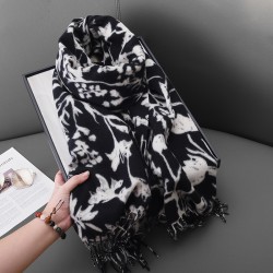 Autumn/Winter Faux Cashmere Tassel Floral Scarf, Korean-Style Women's Fashionable and Elegant Shawl, Luxury Women's Neck Scarf Wholesale