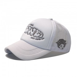New foreign trade caps featuring English lettered embroidered baseball caps, fashionable and versatile, breathable couples' mesh hats, and trucker hats.