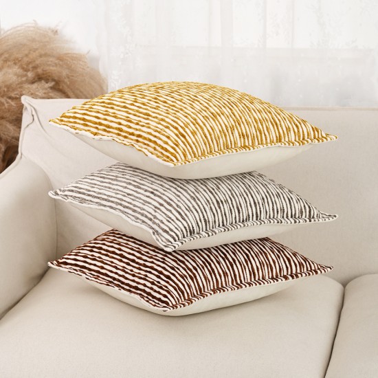Cross-border Nordic pastoral Dutch velvet handmade flower wreath pillows for sofa and living room home decoration. Cross-border Nordic pastoral Dutch velvet handmade flower wreath pillows for sofa and living room home decoration.