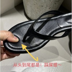 Minimalist women's wedge-heeled thong sandals, perfect for outdoor wear in 2025, perfect with skirts.