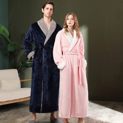 Comfortable Cotton Fleece Nightgown with Jacquard Outer Layer Arctic fleece bathrobes with inner layers. European and American double-layered, thickened, and long pajamas.