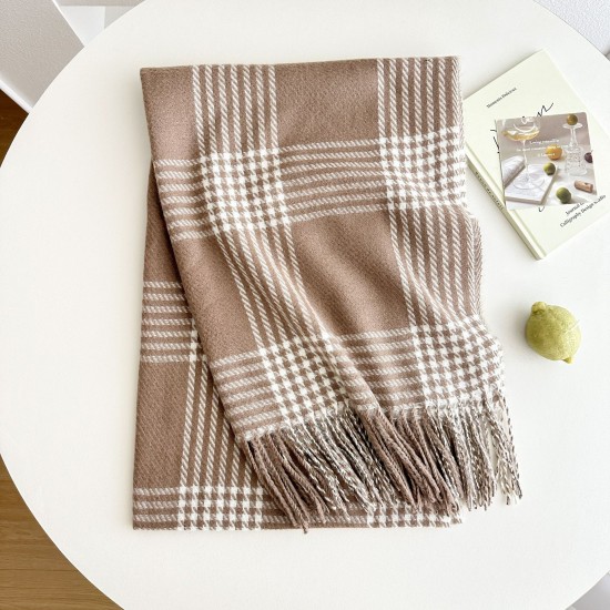 In stock: Vintage autumn and winter British style. Women's luxury plaid, thickened, warm scarf for couples and students, windproof shawl.