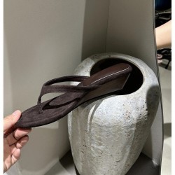 Minimalist women's wedge-heeled thong sandals, perfect for outdoor wear in 2025, perfect with skirts.