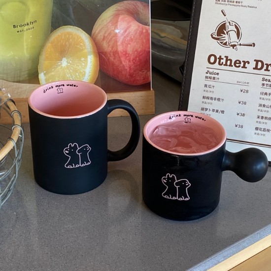 Mid-century style homemade simple graffiti stemware glass, retro and elegant large capacity water and juice cup.