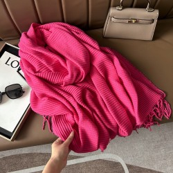 2025 new winter Maillard women's scarf, luxurious Korean-style, wrinkled, solid-color faux cashmere, casual shawl for women.
