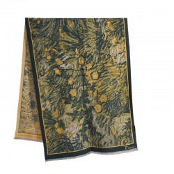 European and American retro oil painting style, an elegant, stylish, niche, warm neck scarf.