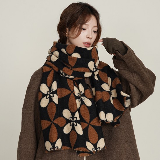 2025 new imitation cashmere, retro British tassel four-leaf clover scarf, fashionable autumn and winter thickened warm scarf for women.