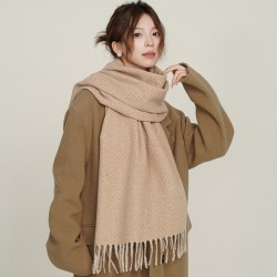 Autumn/winter, an intellectual, elegant, high-end twill scarf, a trendy, Japanese and Korean fashion faux cashmere tassel shawl for women.