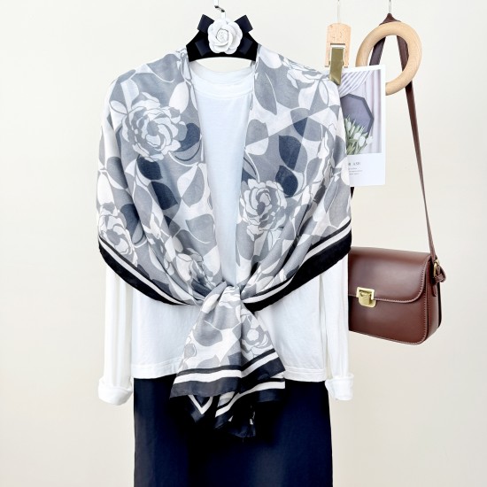 Retro floral print outerwear shawls, a popular Korean style for women, stylish and fashionable, everyday cotton and linen long scarves.