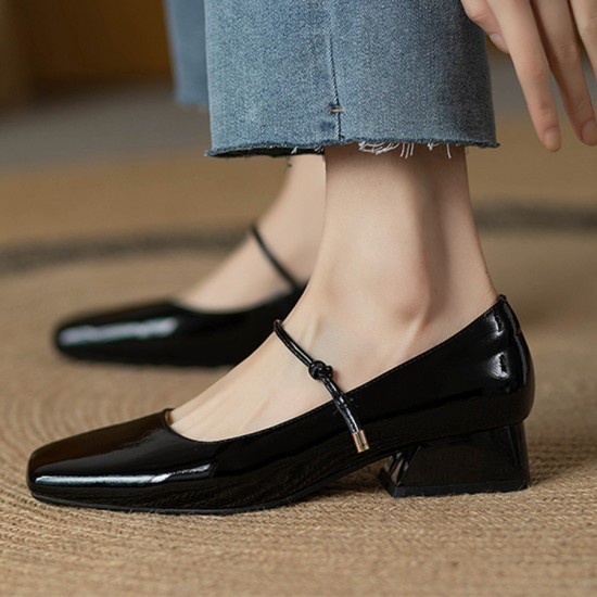 Fashionable women's slippers, stylish and fashionable, French-style, open-toe, block heels with rhinestones, beautiful and foot-friendly. Fashionable women's slippers, stylish and fashionable, French-style, open-toe, block heels with rhinestones, beautiful and foot-friendly.