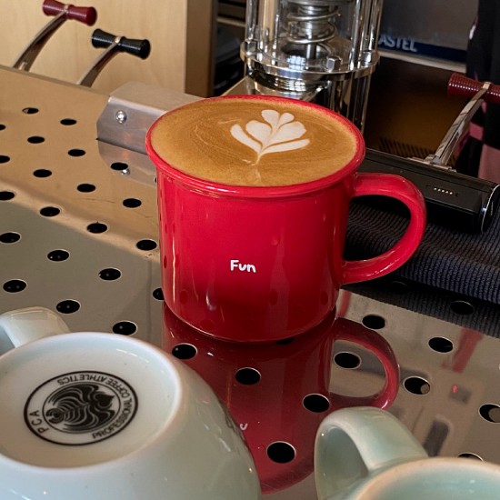 Mangmang's homemade spring cartoon outing puppy mug, ceramic water cup, cute green coffee cup gift with a swoosh.