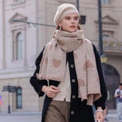 Women's scarves, high-end, heart-printed, mid-length, warm autumn and winter scarves, new winter fashionable commuter scarves for women