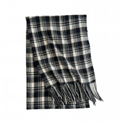 2025 new Korean-style, gentle, versatile winter scarf for women, plaid tassel thickened neckerchief for girlfriends.