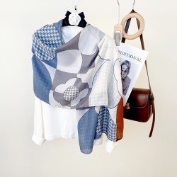 Fashionable and stylish women's shawls, stylish and elegant, European and American cross-border high-quality geometric print silk scarves.