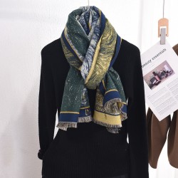 European and American retro oil painting style an elegant stylish niche warm neck scarf. European and American retro oil painting style an elegant stylish niche warm neck scarf.