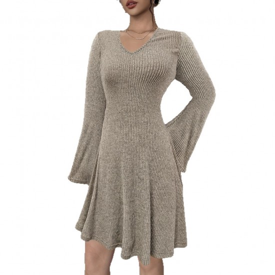 Slightly flared long-sleeved knit dress for women, 2025 autumn and winter French high-end V-neck, waisted A-line short skirt.