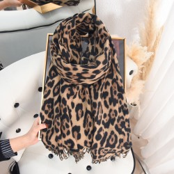 Classic European and American autumn and winter faux cashmere leopard print scarf, Japanese and Korean women's fashionable outerwear scarf