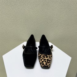 Pointed-toe high-heeled single shoes, 2025 summer new models, stiletto heels, elegant and skirt-matching shallow-cut closed-toed sandals.