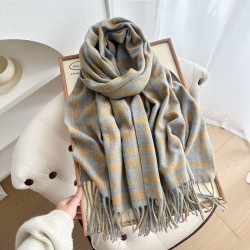 2025 new Korean-style, gentle, versatile winter scarf for women, plaid tassel thickened neckerchief for girlfriends.