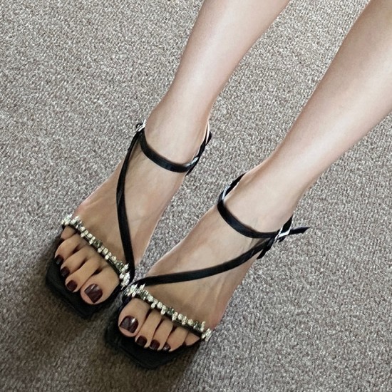 French square-toed, bow-knot, block-heeled, closed-toe sandals for women, 2025 summer pumps. French square-toed, bow-knot, block-heeled, closed-toe sandals for women, 2025 summer pumps.