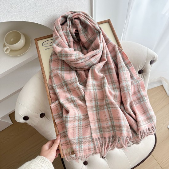 2025 new Korean-style, gentle, versatile winter scarf for women, plaid tassel thickened neckerchief for girlfriends.