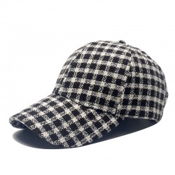 Autumn and Winter Wool Plaid Retro Millennial New, fashionable, warm, and stylish British-style baseball caps for men and women, factory wholesale.
