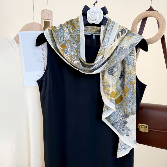 Spring and summer, fashionable, youthful, new thin silk scarves for moms, holiday gifts, niche retro secret forest print scarves.