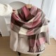A classic square-shaped, premium-feeling shawl, soft and skin-friendly, with a tasseled plaid scarf, perfect for couples, and student-style wholesale.