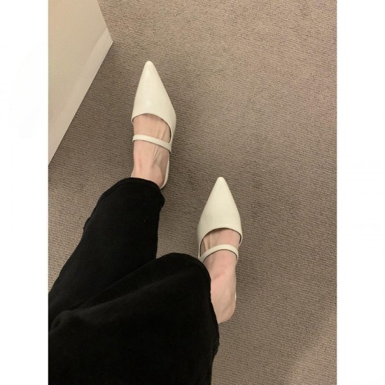 French-style silver Mary Jane high heels, retro square-toed, strappy, closed-toe block-heeled sandals. French-style silver Mary Jane high heels, retro square-toed, strappy, closed-toe block-heeled sandals.