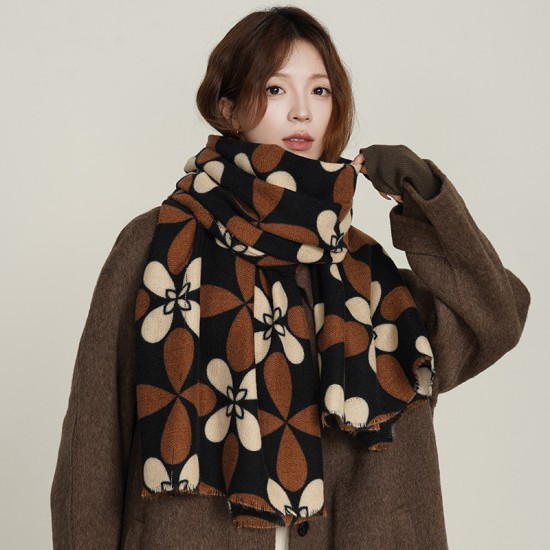 2025 new imitation cashmere, retro British tassel four-leaf clover scarf, fashionable autumn and winter thickened warm scarf for women.