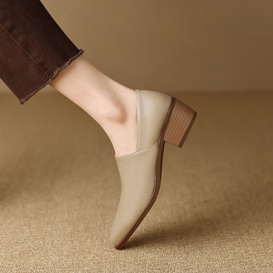 Vintage wedge-heel flip-flops, fashionable, elegant, open-toe, high-end sandals for summer outdoor wear.