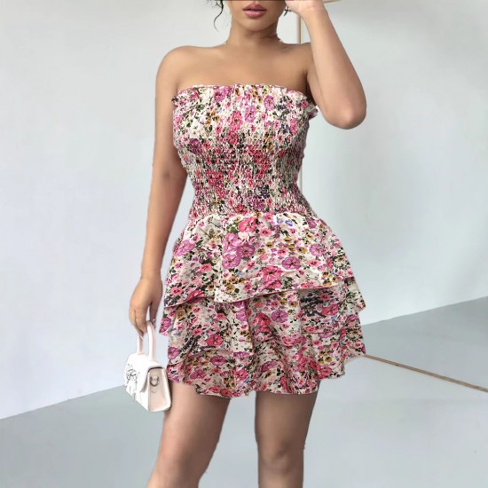 European and American sexy short skirt. Summer vacation-inspired, colorful, tight-fitting, floral tube dress with a flared hem.