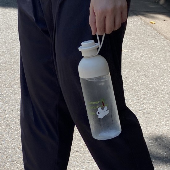 Summer coconut tree puppy double-mouth plastic cup, simple cartoon hook-shaped sports large-capacity cup (600ml). Summer coconut tree puppy double-mouth plastic cup, simple cartoon hook-shaped sports large-capacity cup (600ml).