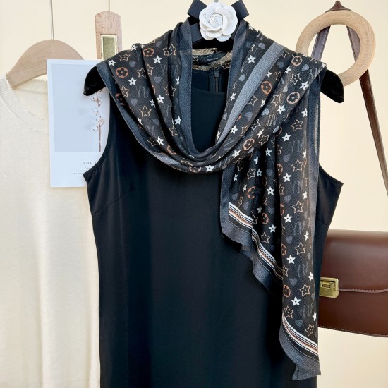 Light Luxury Retro Star Floral Print Scarf, Korean Trendy Design, Women's Fashion Thin Shawl, INS Style Light Luxury Retro Star Floral Print Scarf, Korean Trendy Design, Women's Fashion Thin Shawl, INS Style